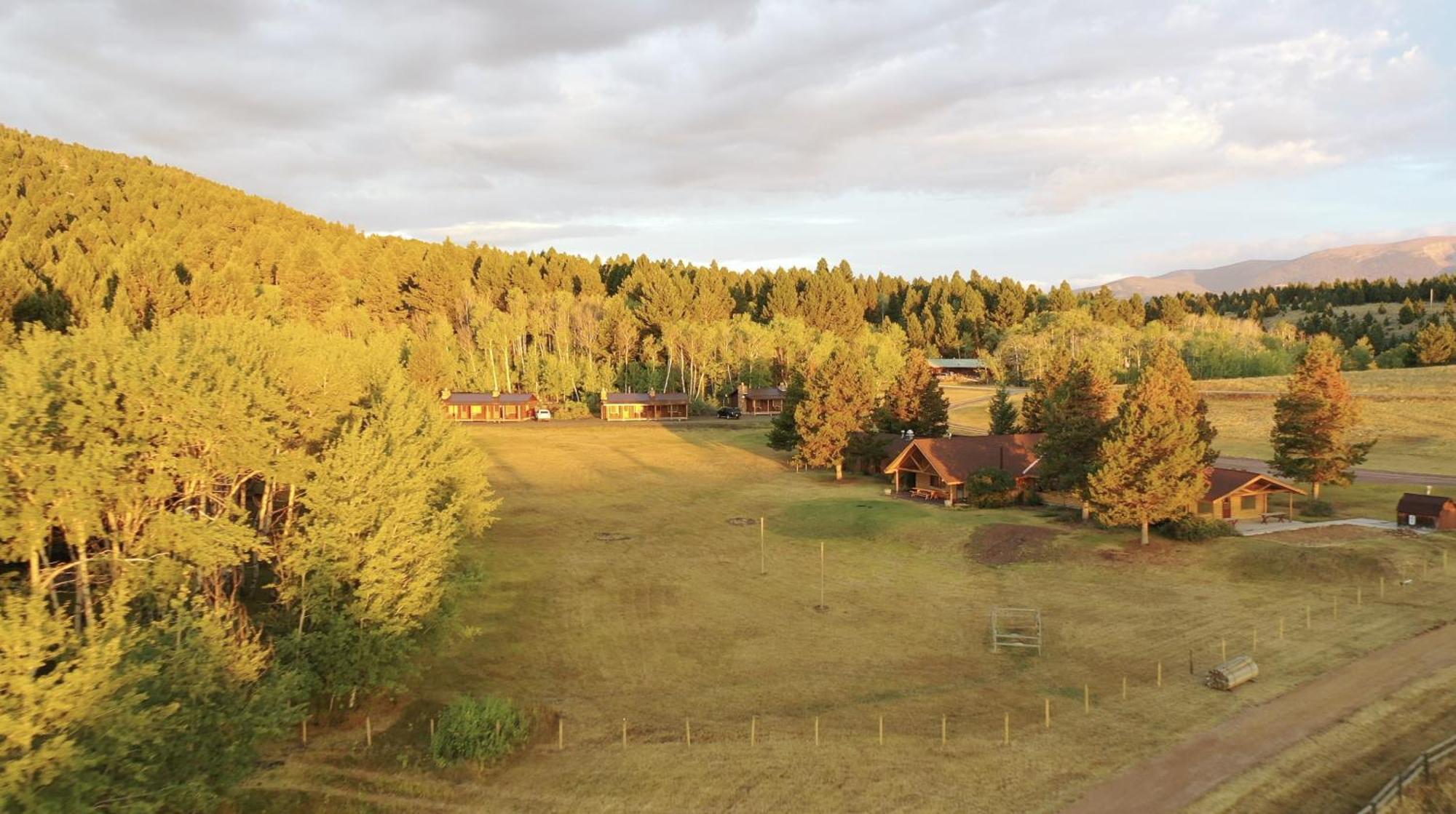 Grassy Mountain Ranch Hotel White Sulphur Springs Exterior photo